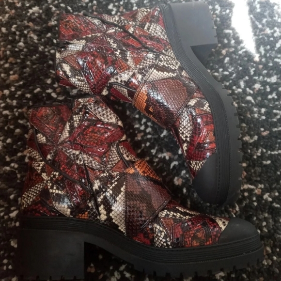 Burberry genuine snakeskin whitchester boots - Picture 3 of 5